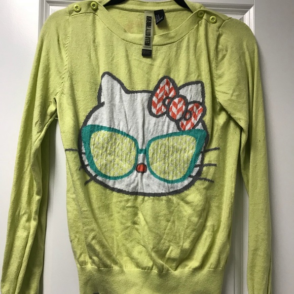 Hello kitty sweater 😍 - Picture 2 of 2